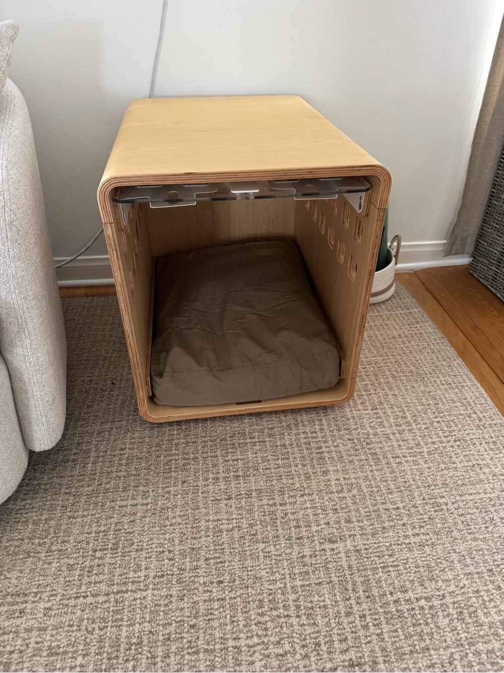 Fable dog crate it’s beautiful and brand new we never used our dog was too big!